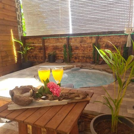 Kami Lodge F3 Jacuzzi Riviere-Salee Exterior photo